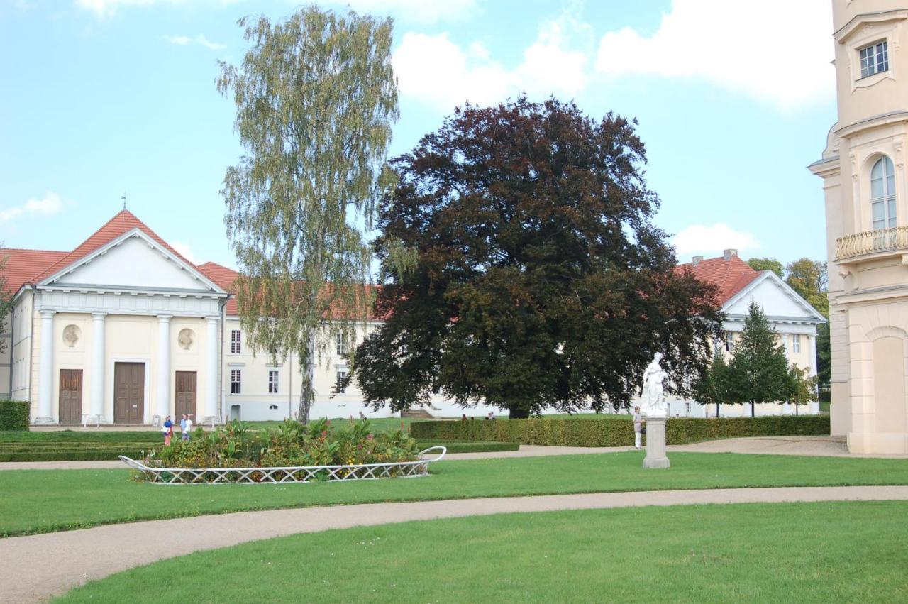 Loggiahaus Am Schloss, 5 Ferienwohnungen, Teils Mit Schloss- Und Seeblick Райнсберг Екстериор снимка