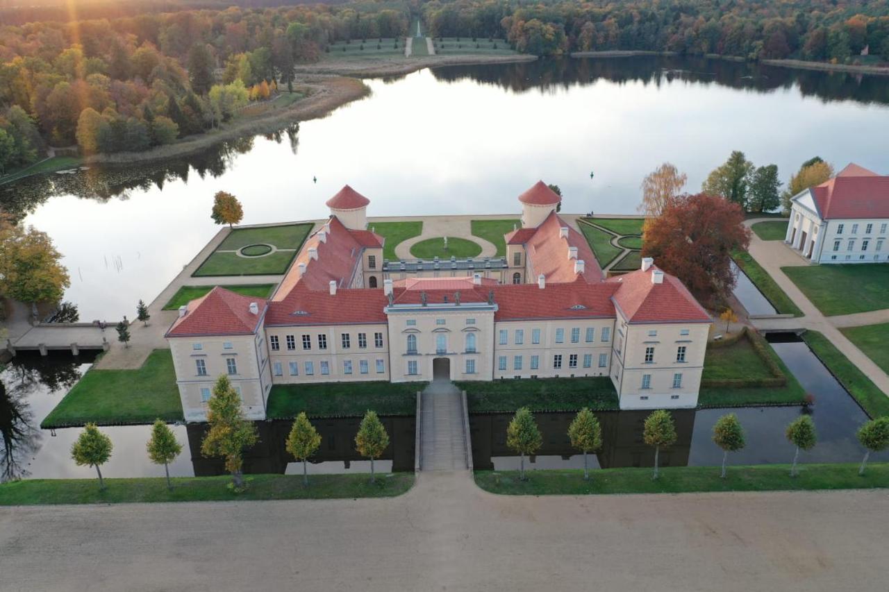 Loggiahaus Am Schloss, 5 Ferienwohnungen, Teils Mit Schloss- Und Seeblick Райнсберг Екстериор снимка